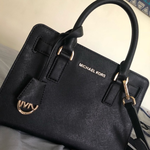 black michael kors crossbody